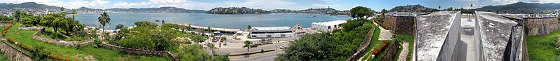 798px-360°_Panorama_Acapulco_bay_fortress_port
